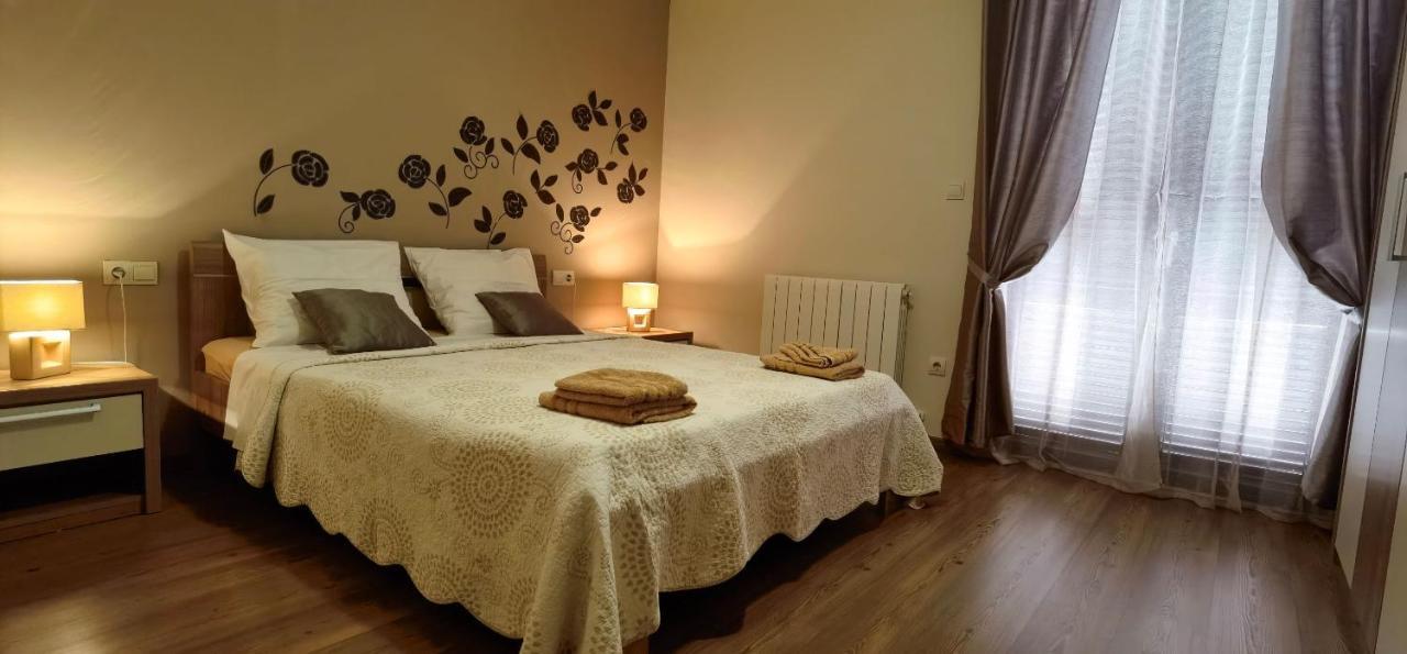 Apartments Fantazija Ровінь Екстер'єр фото
