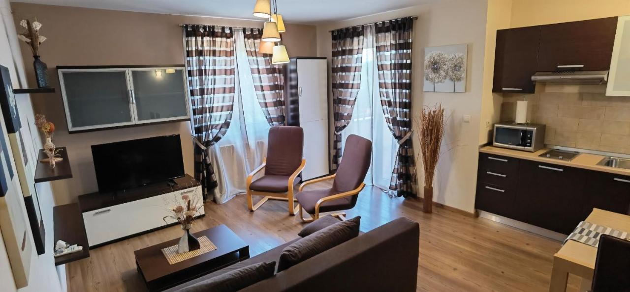 Apartments Fantazija Ровінь Екстер'єр фото