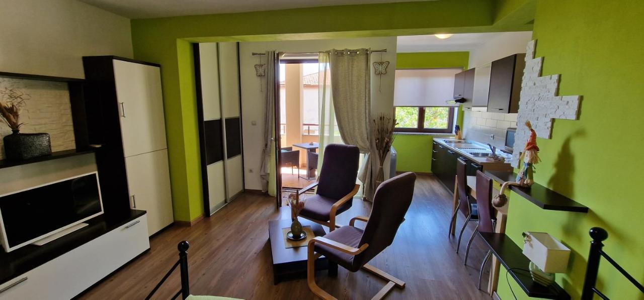 Apartments Fantazija Ровінь Екстер'єр фото
